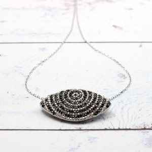 POINTED OVAL SHAPE BLACK WHITE NECKLACE